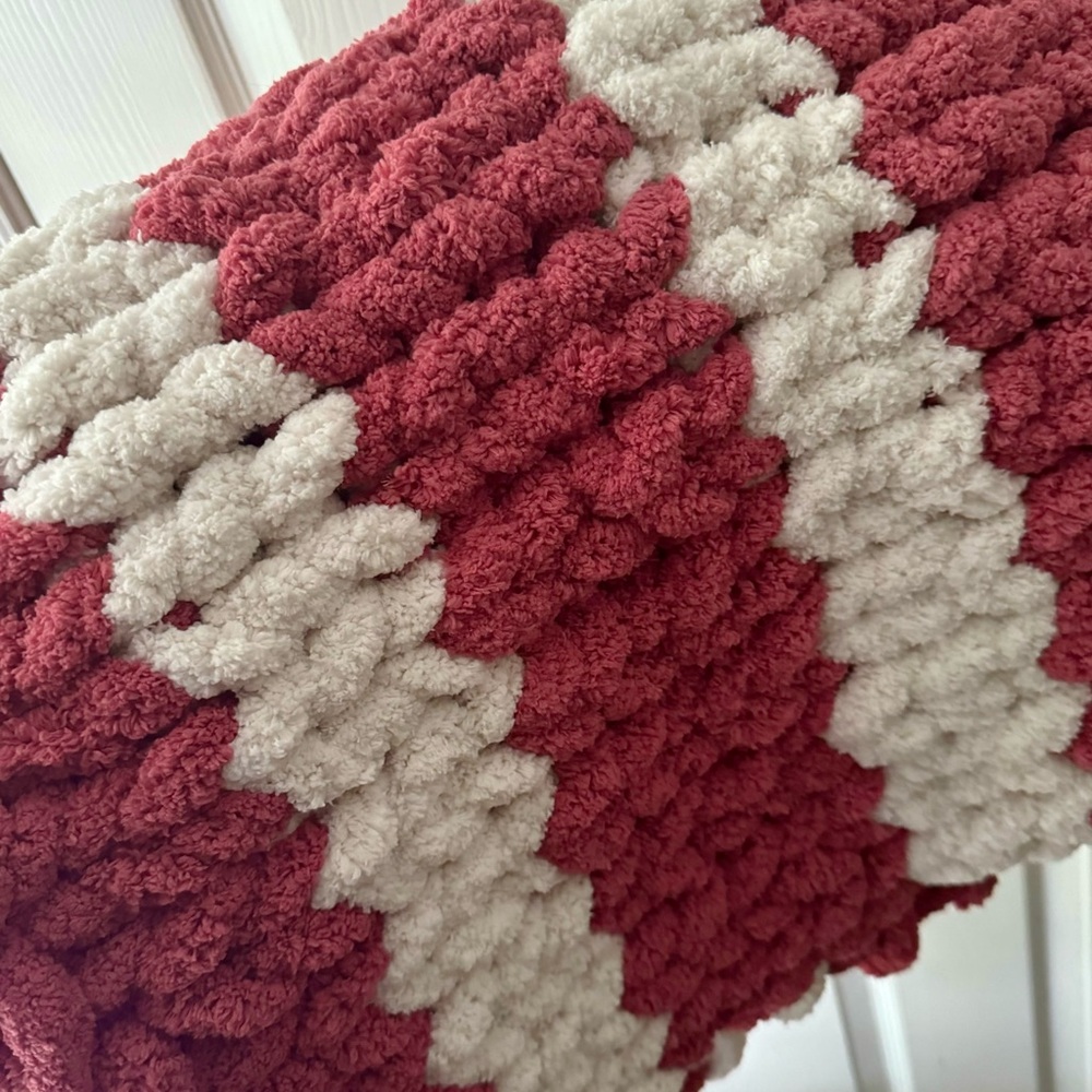 Never Used Handmade Chunky Baby Blanket Mulberry and Ivory Baby Shower Gift - Picture 2 of 3